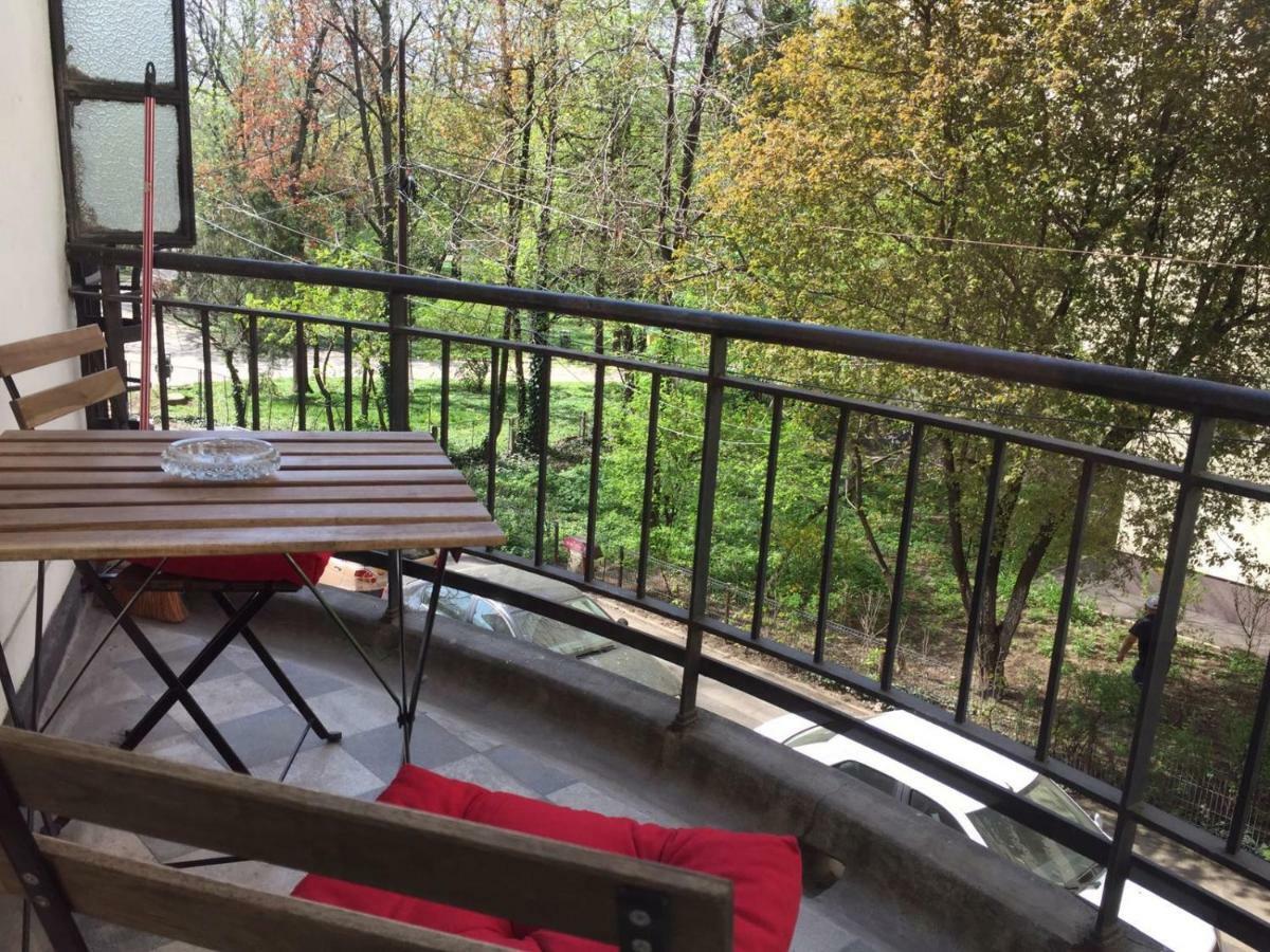 Cismigiu Garden Studio Apartment Bucharest Exterior photo
