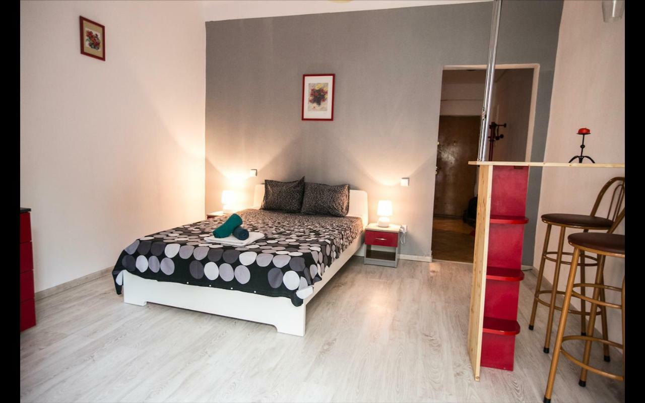 Cismigiu Garden Studio Apartment Bucharest Exterior photo