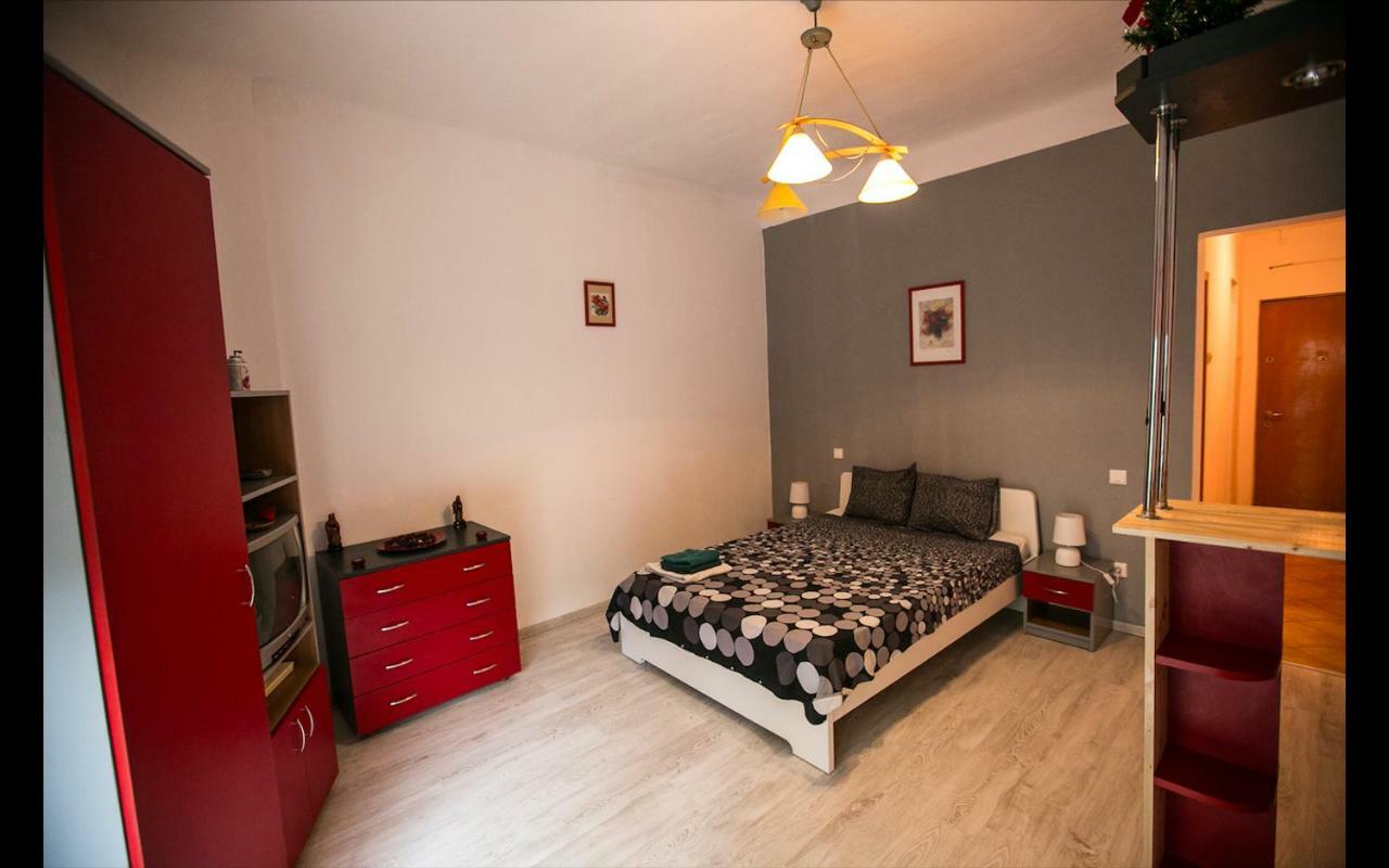 Cismigiu Garden Studio Apartment Bucharest Exterior photo