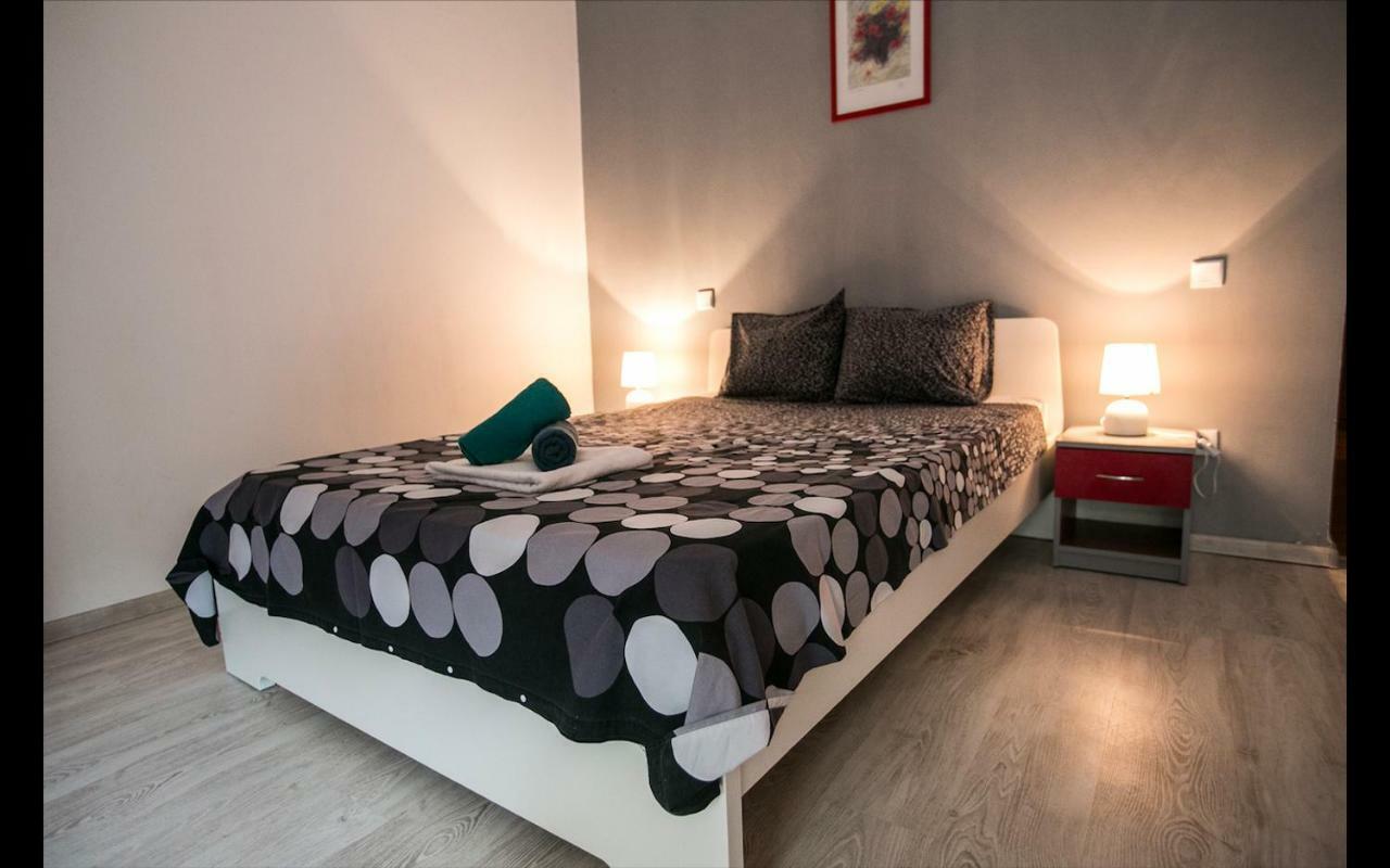 Cismigiu Garden Studio Apartment Bucharest Exterior photo