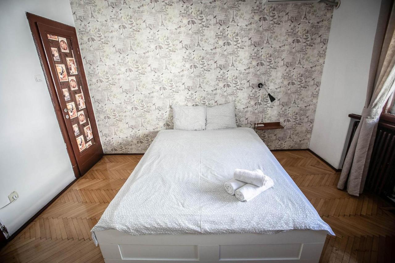 Cismigiu Garden Studio Apartment Bucharest Exterior photo