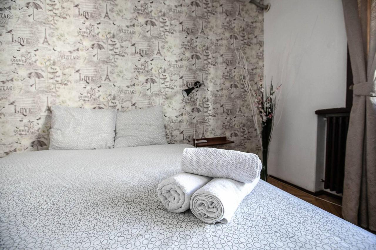 Cismigiu Garden Studio Apartment Bucharest Exterior photo